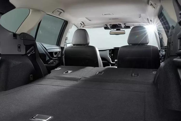 4043780 2.5i Limited 5dr Lineartronic