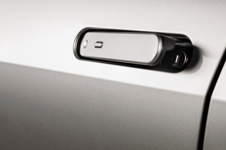 3740052 1.8 Hybrid Icon 5dr CVT