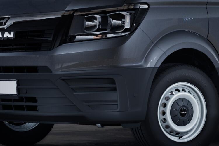 3867382 140 HD Emissions Lion XS High Roof Van Auto